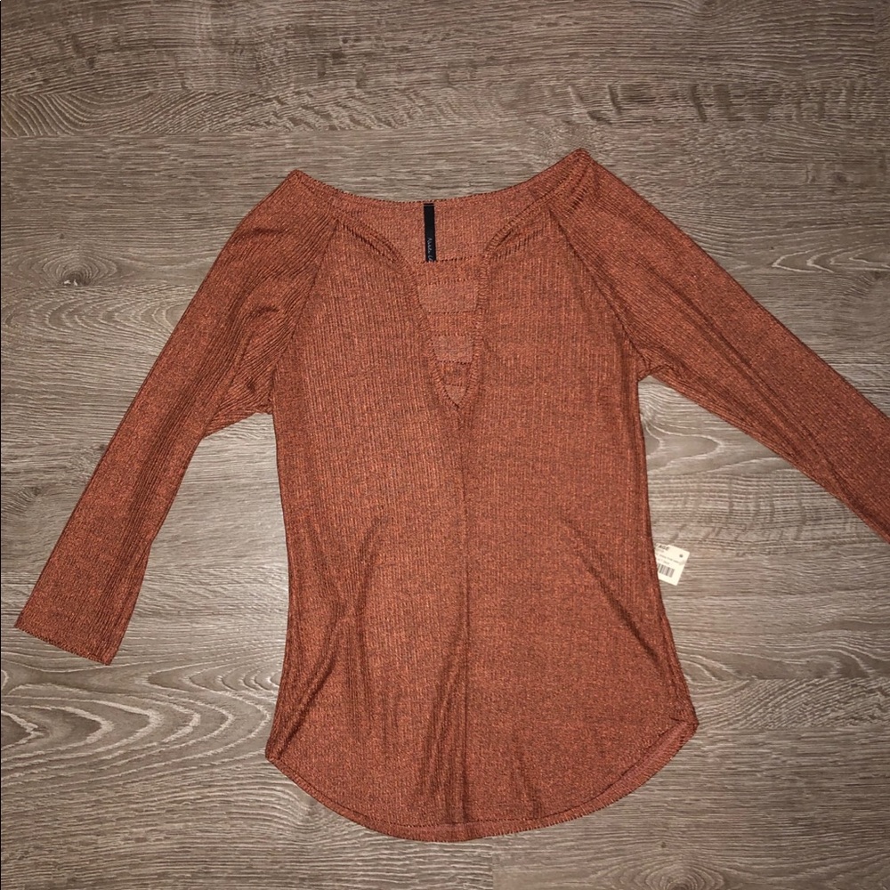 Mid sleeve top
